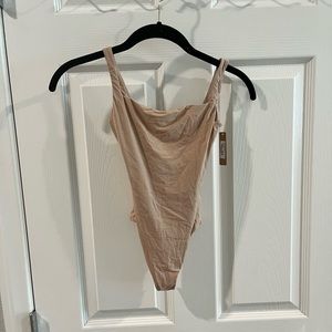 SKIMS FITS EVERYBODY SQUARE NECK BODYSUIT NWT XXS